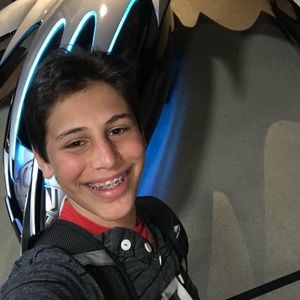 Meet your Posher, Avi